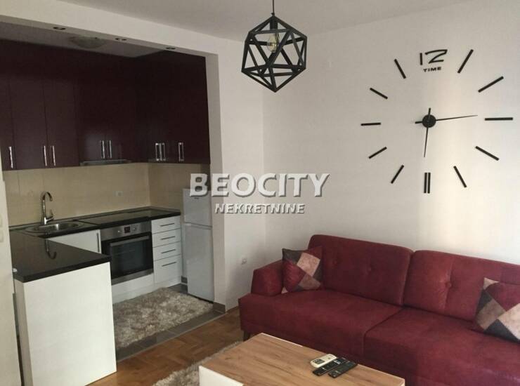 Stan Novi Sad, Bulevar Oslobođenja – fotografija 1