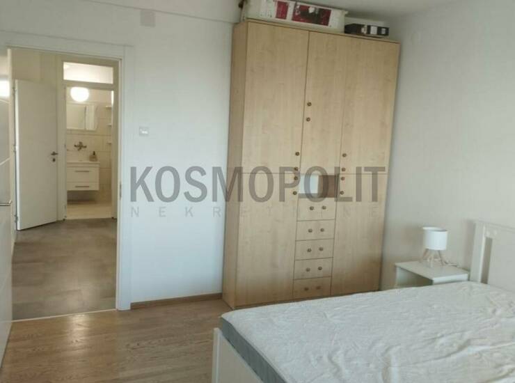 Stan Beograd, Blok 45, Tc Enjub – fotografija 5