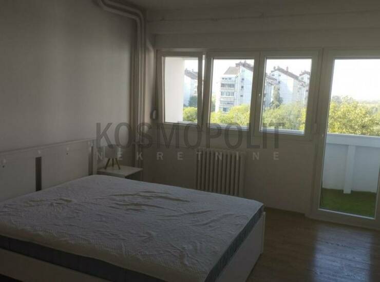 Stan Beograd, Blok 45, Tc Enjub – fotografija 6
