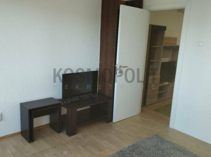 Stan Beograd, Blok 45, Tc Enjub – fotografija 8