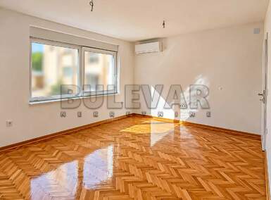 Trosoban stan, Čair · 70m² · 550€ | SveNekretnine