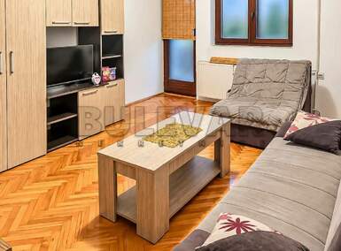 Jednosoban stan, Pravni fakultet · 46m² · 300€ | SveNekretnine