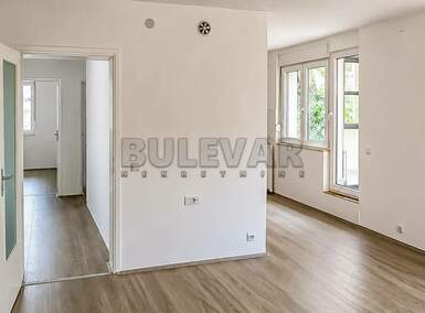 Poslovni prostor / Lokal, Centar · 85m² · 850€ | SveNekretnine