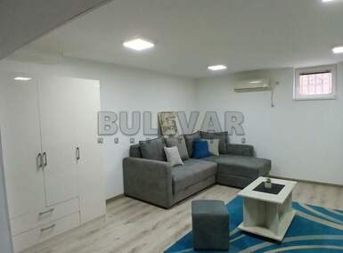 Jednosoban stan, Pravni fakultet · 52m² · 300€ | SveNekretnine