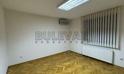 Poslovni prostor / Lokal, Centar · 100m² · 700€ | SveNekretnine