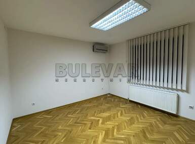 Poslovni prostor / Lokal, Centar · 100m² · 700€ | SveNekretnine