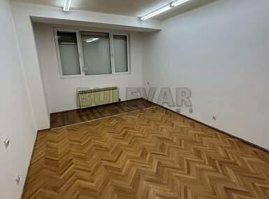 Poslovni prostor / Lokal, Čair · 72m² · 700€ | SveNekretnine