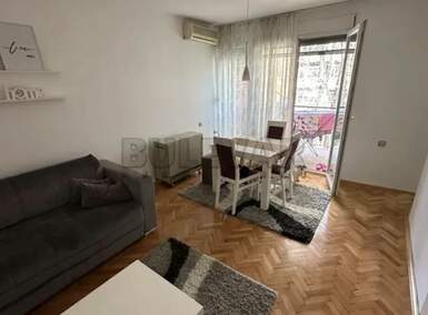 Dvoiposoban stan, Vojna bolnica · 60m² · 450€ | SveNekretnine