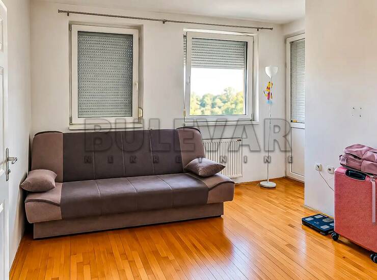 Stan Niš, Ledena stena – fotografija 7