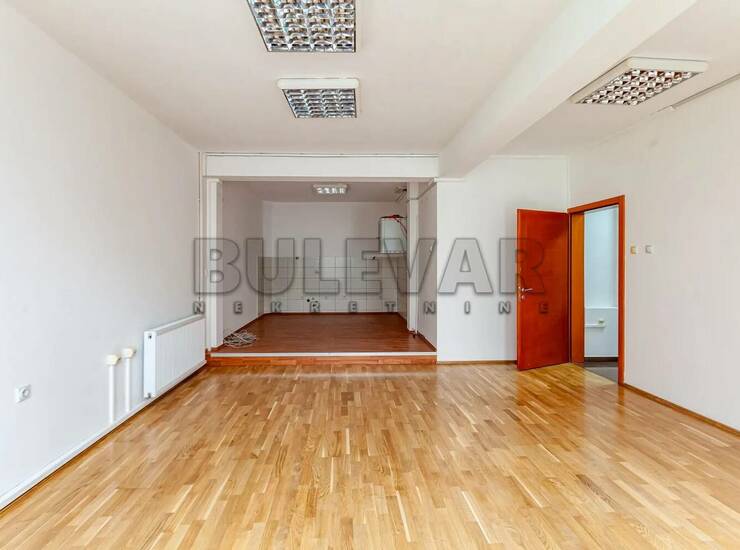 Poslovni prostor / Lokal Niš, Crveni pevac – fotografija 3