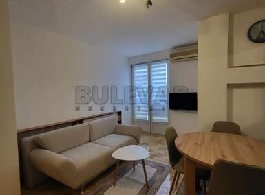 Jednoiposoban stan, Crveni pevac · 38m² · 350€ | SveNekretnine