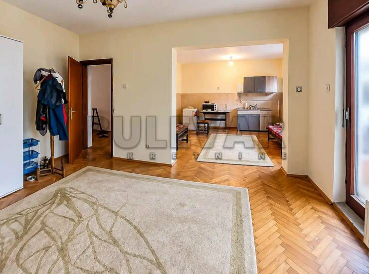 Stan Niš, Svetinikolska crkva – fotografija 4