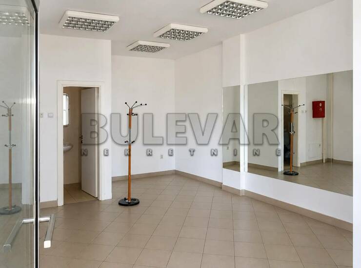 Poslovni prostor / Lokal Niš, Pravni fakultet – fotografija 1