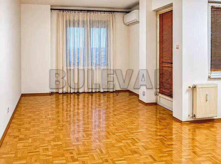 Stan Niš, Dom zdravlja – fotografija 1