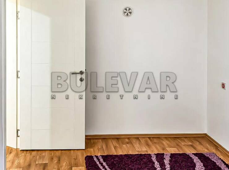 Stan Niš, Ledena stena – fotografija 5