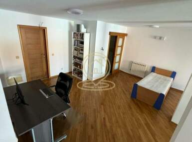 Poslovni prostor / Lokal · 320m² · 2.300€ | SveNekretnine