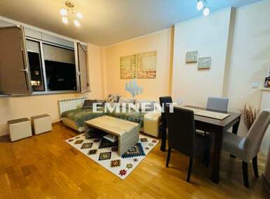 Trosoban stan, Učiteljsko Naselje · 59m² · 700€ | SveNekretnine